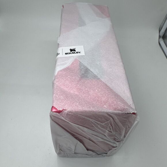 NEW NIB STANLEY Barbie Icon Pink Glitter 30 Oz Tumbler Cup FlowState Quencher - Picture 4 of 9
